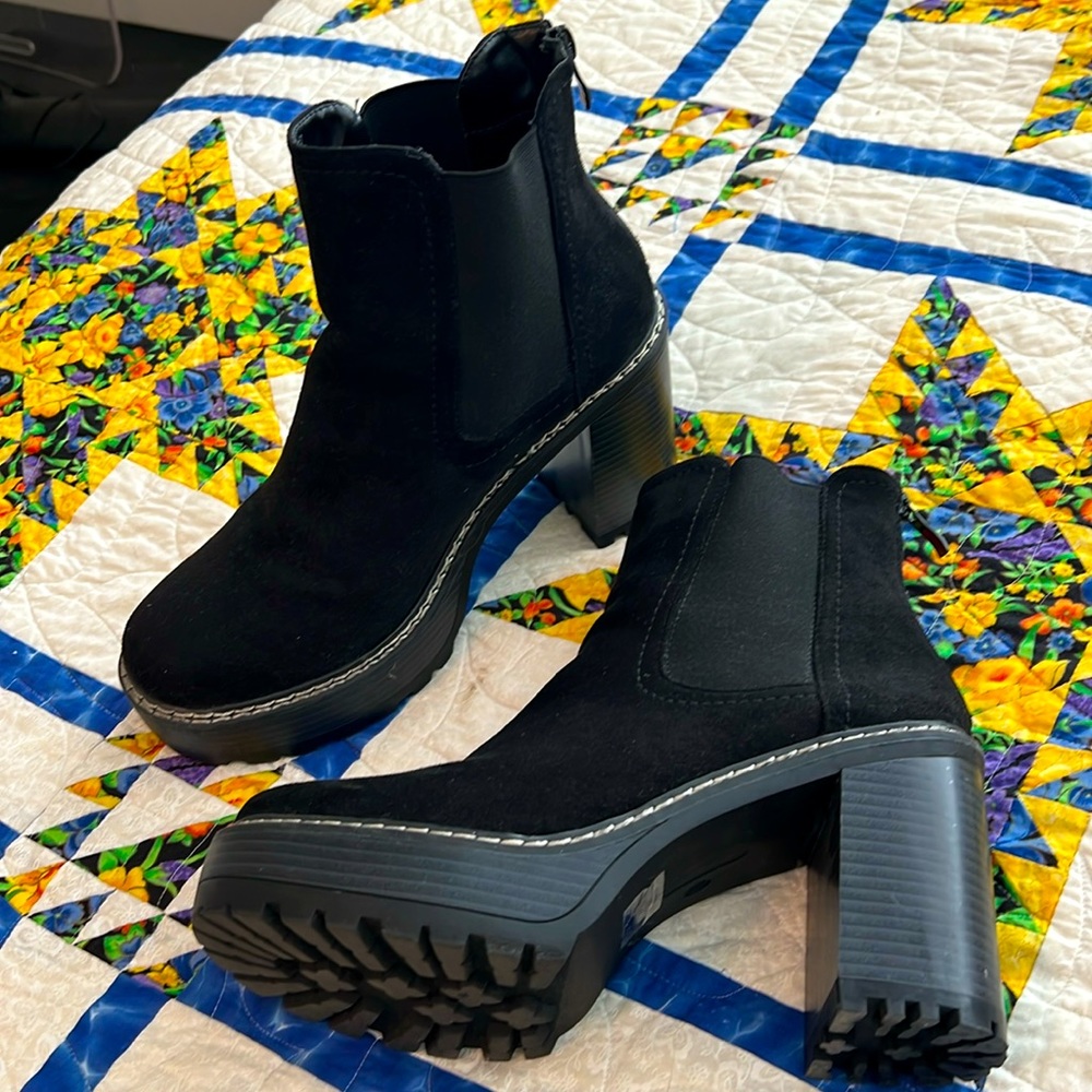 Olivia Miller black suede platform lug sole Chelsea boots 10 platform